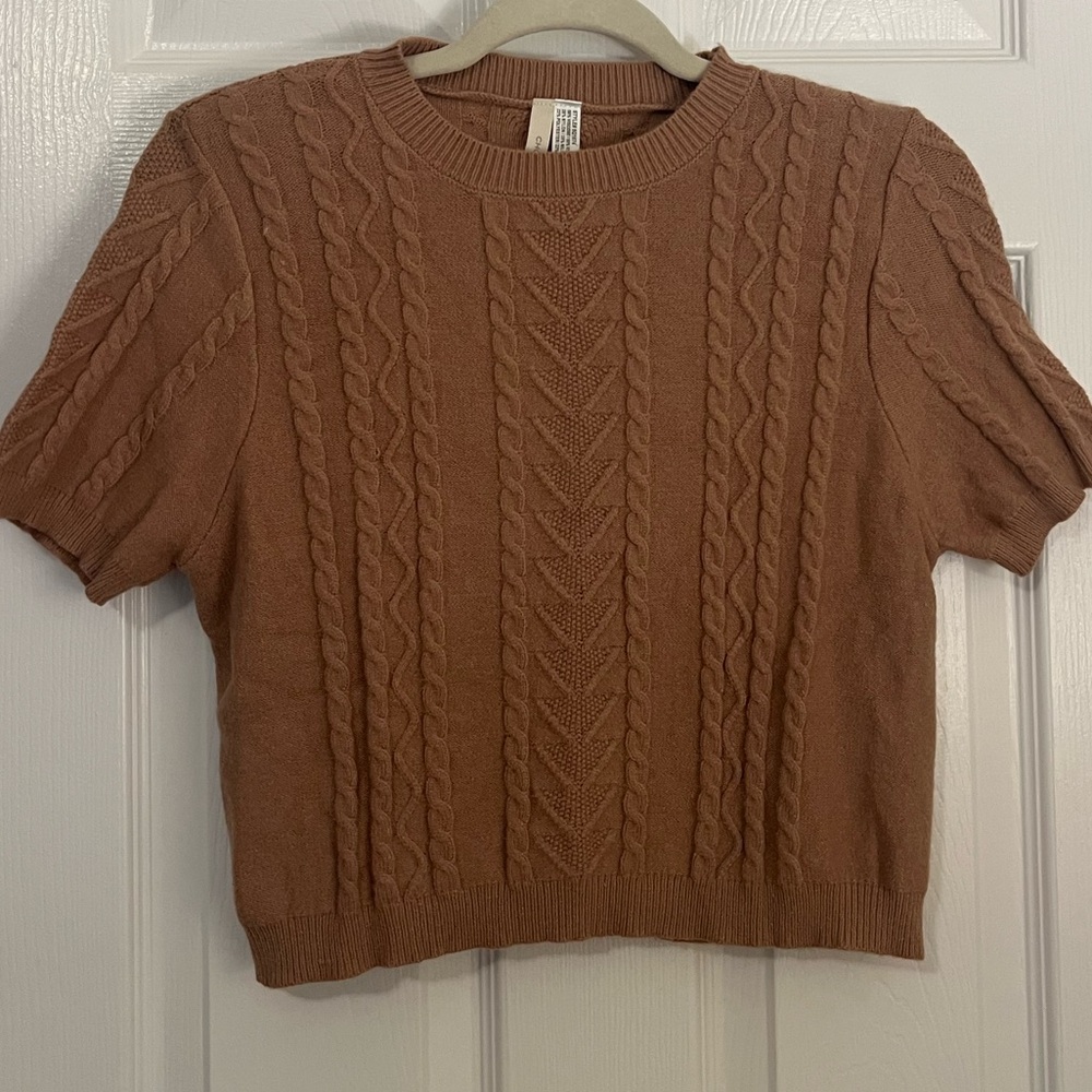 Short sleeve sweater